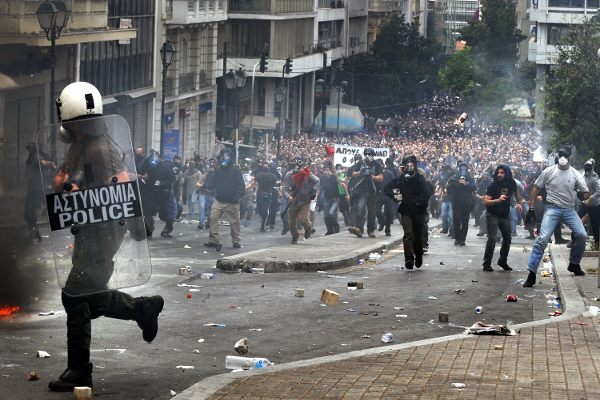 GRECIA: REVOLUCIÓN SOCIALISTA O INFIERNO CAPITALISTA