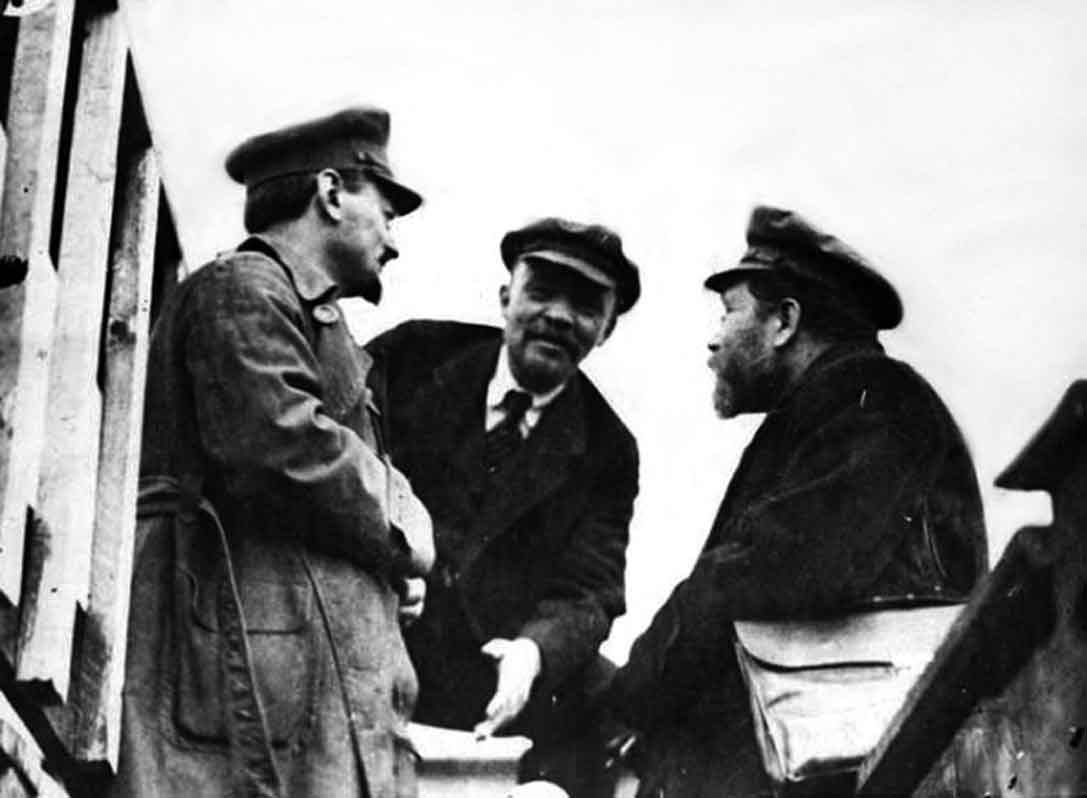 NUEVAMENTE ACERCA DE LA DIFERENCIA ENTRE TROTSKISMO Y REVISIONISMO