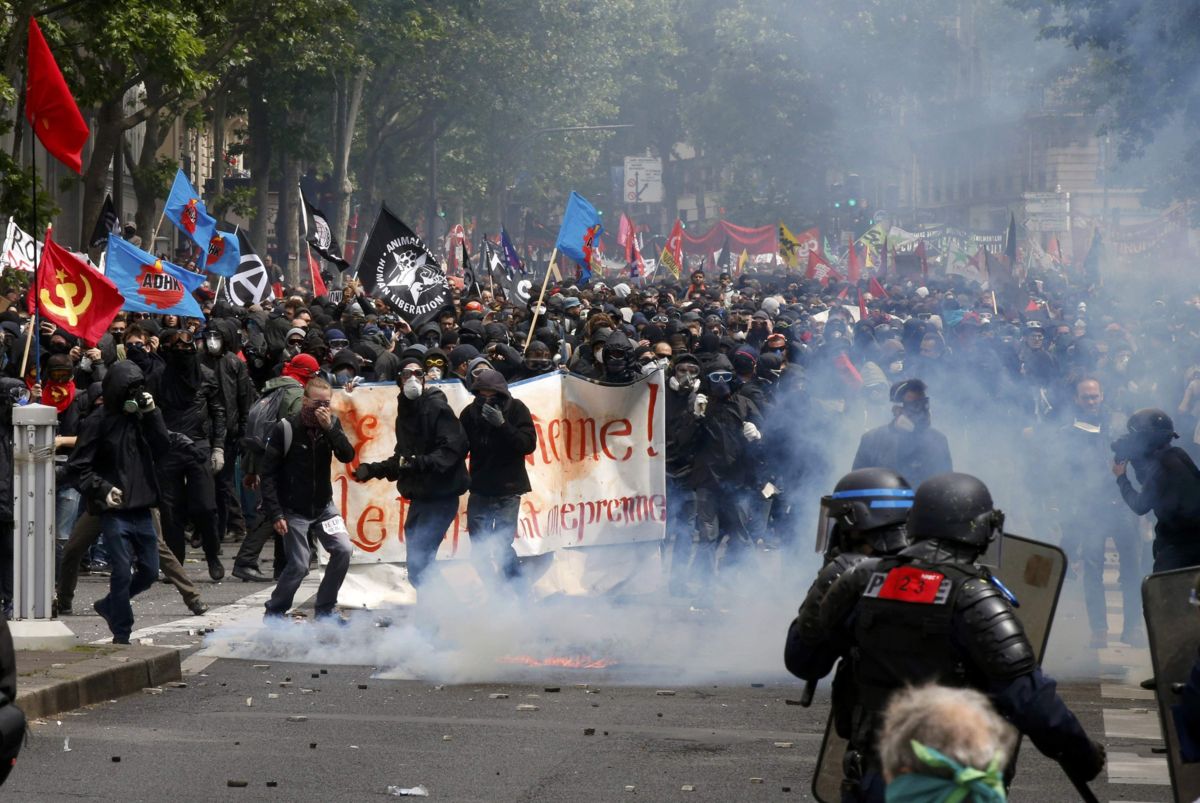FRANCIA: LA REVOLUCIÓN BUSCA ABRIRSE PASO