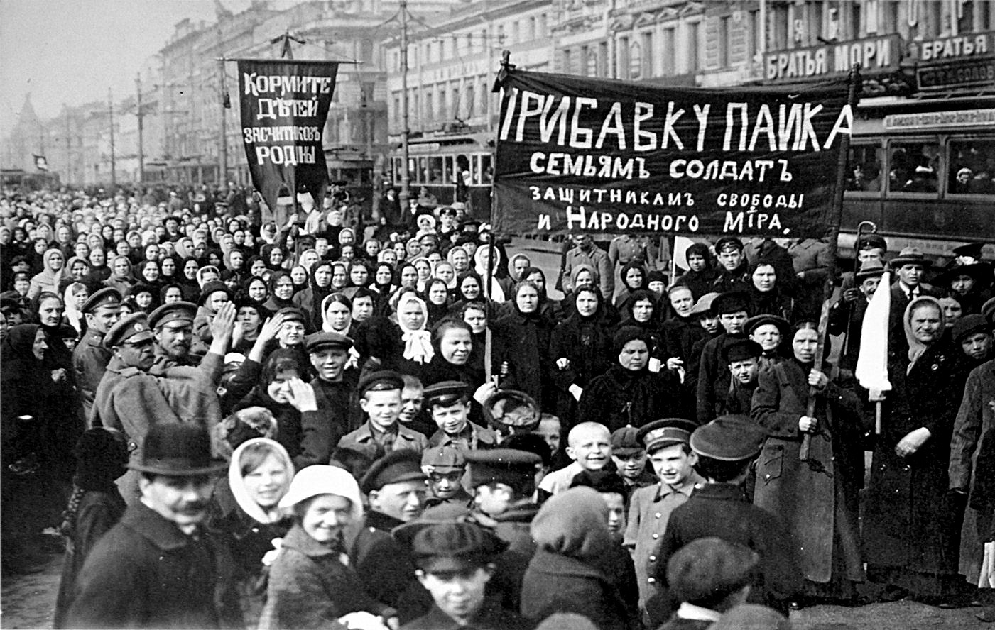 ¡VIVA LA LUCHA INTERNACIONAL DE LA MUJER TRABAJADORA!