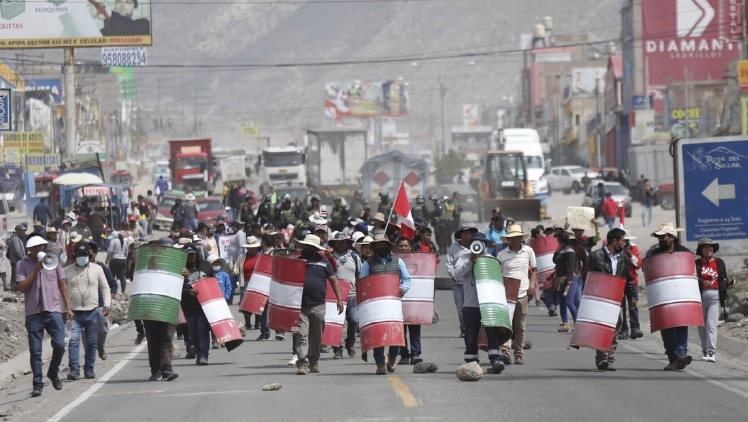 El Perú en llamas busca encender la revolución latinoamericana