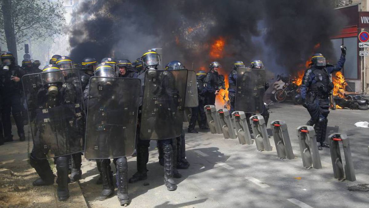 ¡Abajo la persecución del régimen burgués!