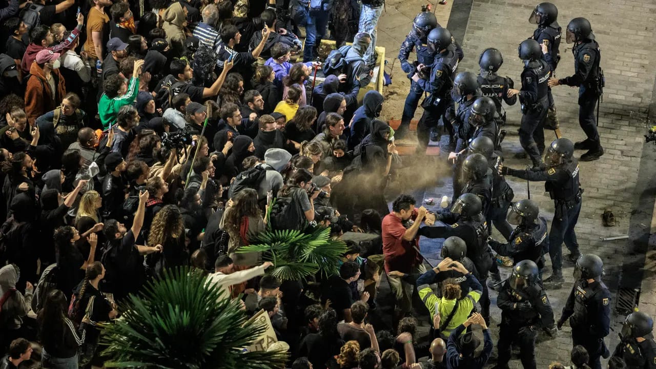 ¡Viva la lucha de los trabajadores y el pueblo pobre de Valencia contra el Gobierno!